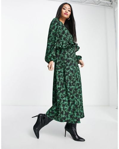 New Look Midi-jurk Van Kreukelstof Met Ruches En Bloemen - Groen