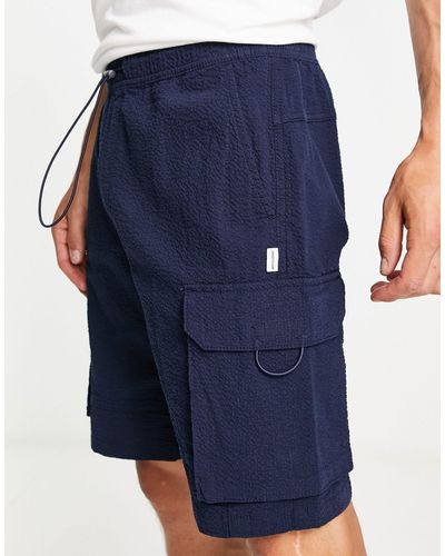 Jack & Jones Intelligence – cargoshorts aus seersucker - Blau