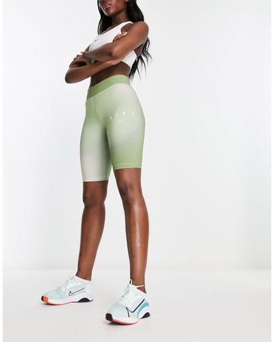 Nike Aura Essential Shorts - Green