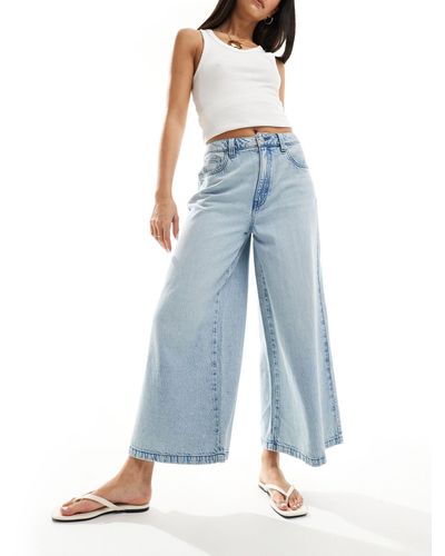 ASOS Jeans morbidi taglio corto a fondo ampio chiaro - Blu