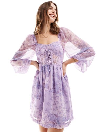 Miss Selfridge Vestido corto con estampado floral tipo patchwork y cordones estilo corsé - Morado