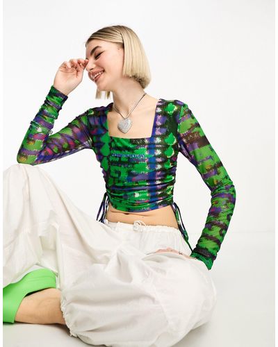 House of Holland Top corto verde y morado con estampado abstracto