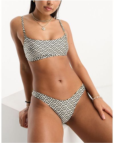 New Look V-vormig Bikinibroekje Met Monogramprint - Bruin
