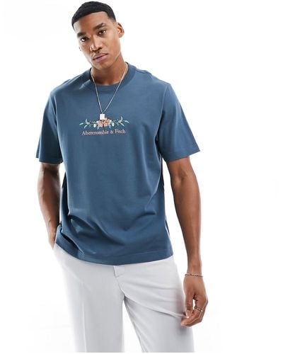 Abercrombie & Fitch T-shirt pesante scuro con logo sul petto e ricamo floreale - Blu