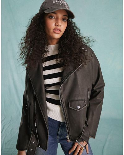 Miss Selfridge – wattierte oversize-bikerjacke aus kunstleder - Grau