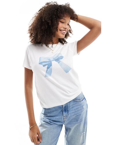Pull&Bear T-shirt bianca con grafica di fiocco - Blu
