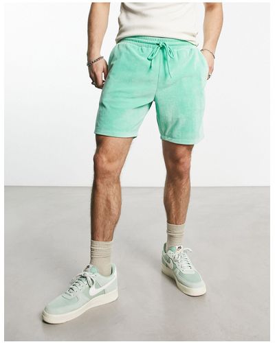 ASOS – schmal geschnittene shorts aus weichem frottee - Grün