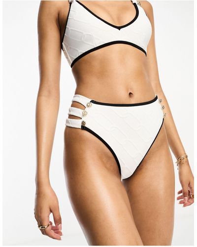 River Island Slip bikini a vita alta testurizzati bianchi con cut-out e bottoni - Neutro