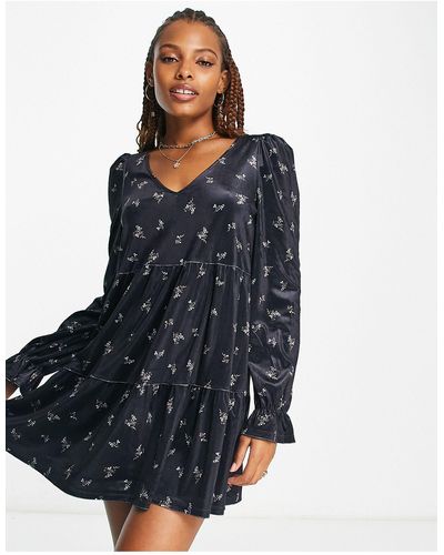 Monki Robe babydoll courte en velours à imprimé fleuri - Bleu