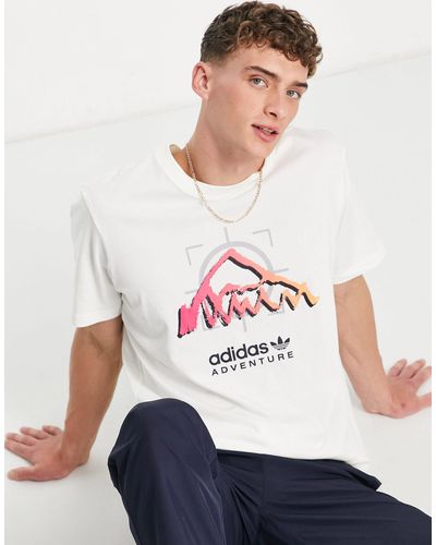adidas Originals Adventure - t-shirt avec inscription imprimée au dos - cassé - Blanc