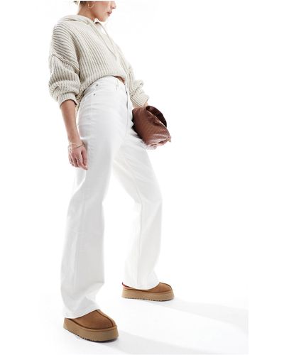 ASOS – bequeme straight jeans - Weiß