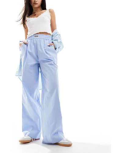 ASOS Asos - weekend collective - pantalon tissé avec étiquette en popeline - Bleu