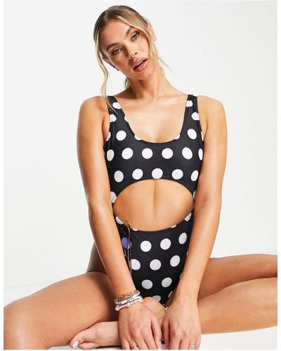 Missguided Swimsuit With Cut Out - Black