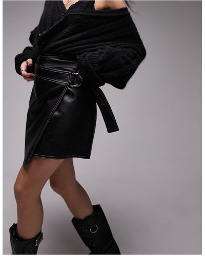 TOPSHOP Mini-jupe portefeuille en similicuir avec ceinture et surpiqûres - Noir