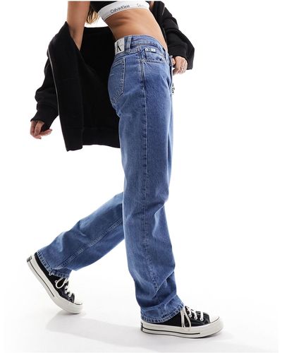 Calvin Klein – gerade geschnittene jeans mit niedrigem bund - Blau