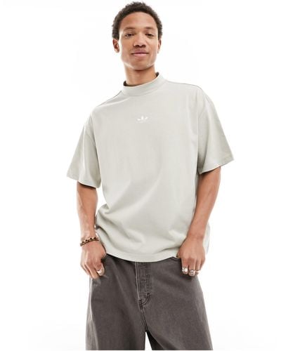 adidas Originals T-shirt accollata unisex stile basket color stucco - Grigio