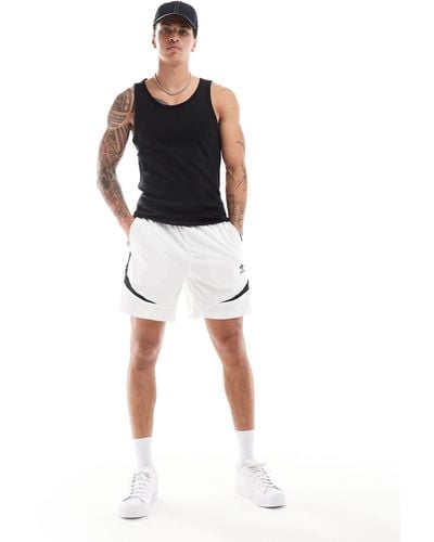 adidas Originals – archive – shorts - Weiß