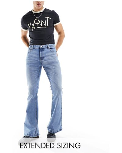 ASOS Jeans a zampa elasticizzato lavaggio chiaro - Blu