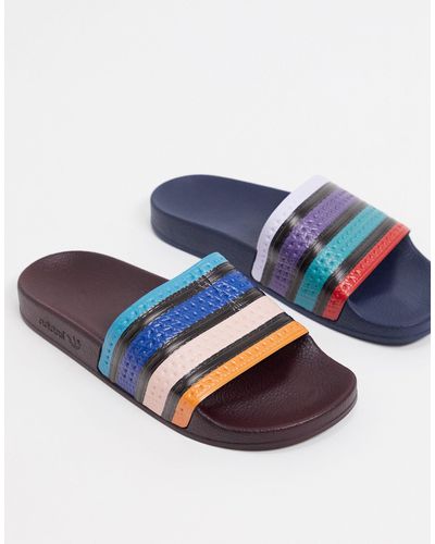 adidas Originals Adilette - Verschillende Slippers Met Gekleurde Strepen - Blauw