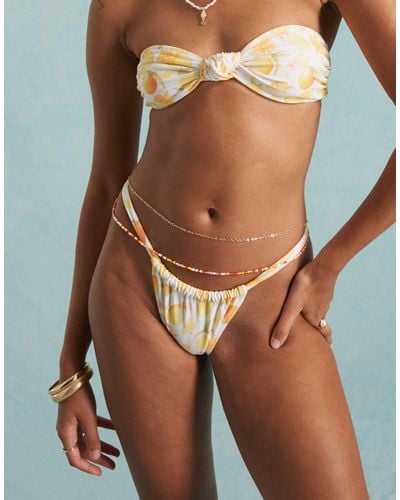 Miss Selfridge – bikinihose mit fruchtprint und hohem beinausschnitt - Braun