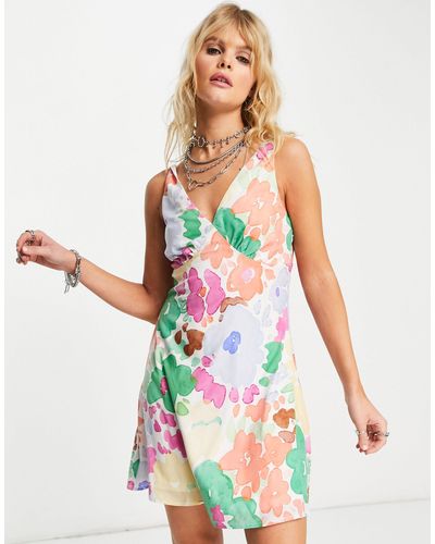 ONLY Neon & nylon - robe courte fluide à fleurs avec col v - Multicolore