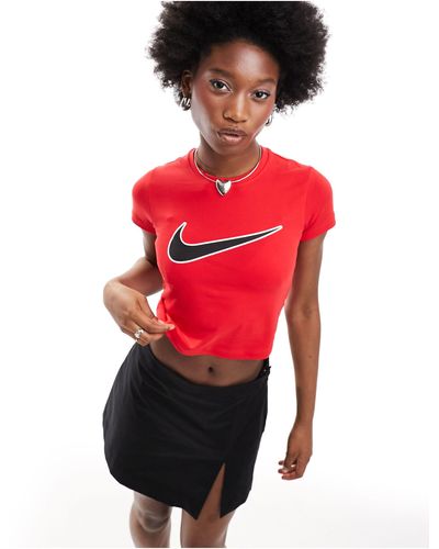 Nike – streetwear – knapp geschnittenes t-shirt - Rot