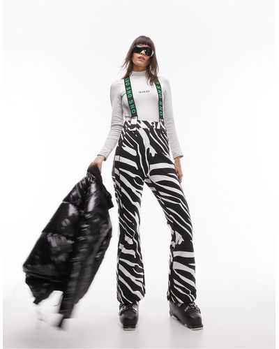 TOPSHOP – sno – ausgestellte skihose mit zebradruck und hosenträgern - Weiß