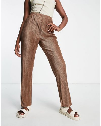 Lola May Pantalones marrón plisados