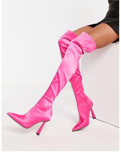 ASOS – krista – eng anliegende satin-stiefel - Pink