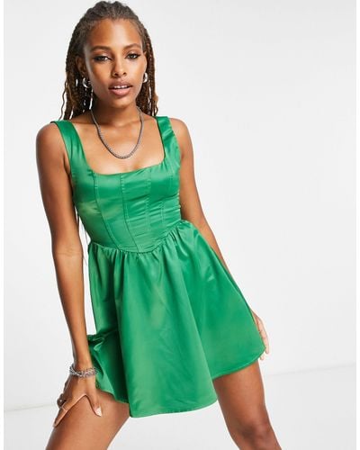 Reclaimed (vintage) Inspired – schwingendes kleid aus satin mit korsett-oberteil - Grün