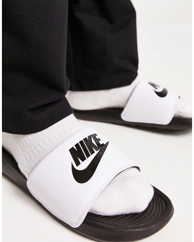 Nike Victori - claquettes - et blanc - Noir