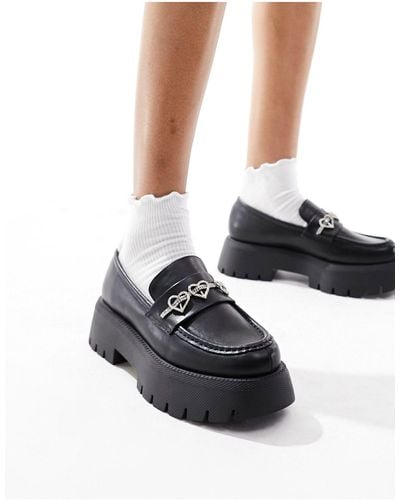 Daisy Street Chunky Loafers With Heart Chain - Black