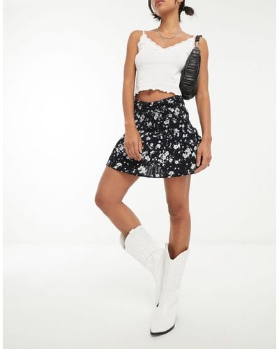 Bershka Mini-jupe froncée à fleurs et froufrous - noir - Blanc