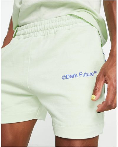 ASOS Pantalones cortos verde claro holgados con logo en relieve
