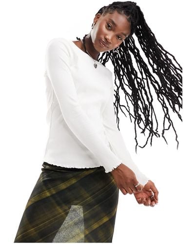 SELECTED Femme - t-shirt côtelé à manches longues et bords ondulés - Blanc