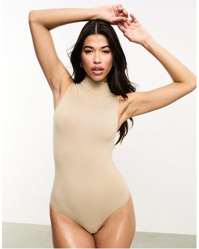 Vero Moda Body sin mangas con cuello alto y diseño moldeador - Neutro