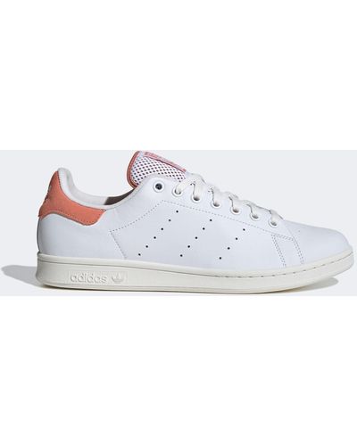adidas Originals Stan Smith Sneakers With Peach Tab - White