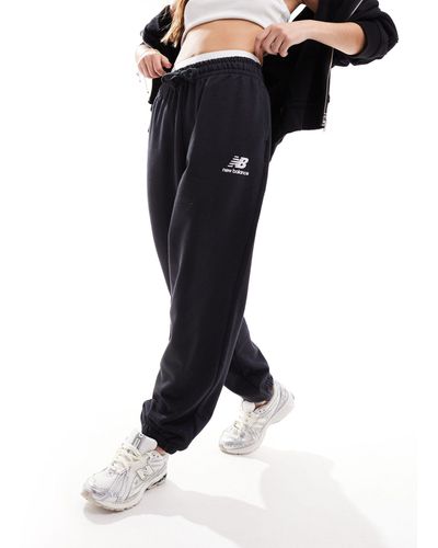 New Balance Essentials Stacked Logo French Terry Sweatpant - Black