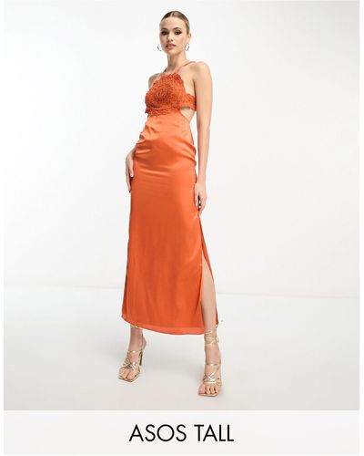 ASOS Asos Design Tall - Midi-jurk Van Schuin Gesneden Satijn Met Geborduurde Details Op Het Lijfje En Open Achterkant - Wit