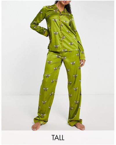 Chelsea Peers Chelsea Peers - Tall - Premium - Pyjamaset Van Satijn Met Top Met Knopen En Broek Met Bijenprint - Groen