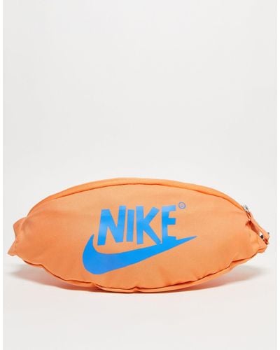 Nike Heritage - Heuptasje - Oranje