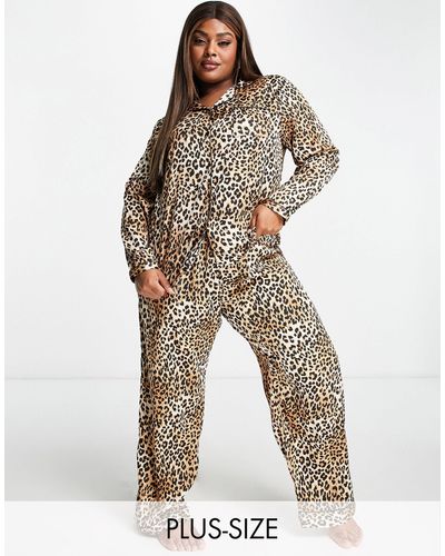 Loungeable Plus – langer pyjama aus satin mit leopardenmuster - Braun