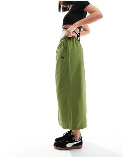 PUMA Dare To Midi Woven Cargo Skirt - Green