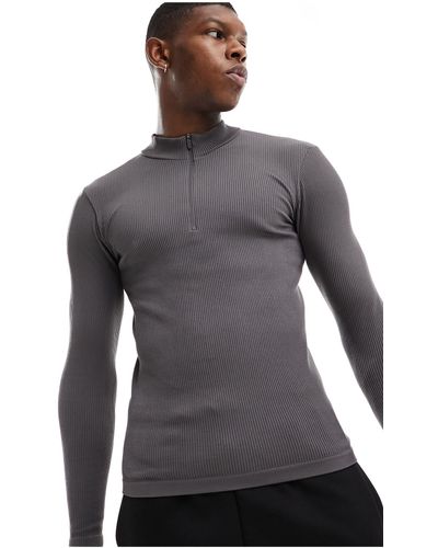 ASOS 4505 Camiseta deportiva gris acero ajustada con cremallera corta