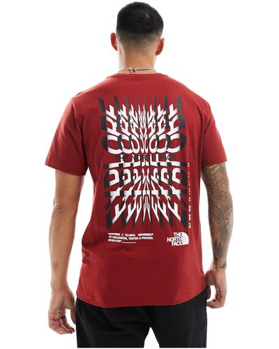 The North Face Camiseta oscuro con estampado en la espalda coordinates - Rojo