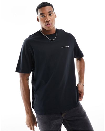 Abercrombie & Fitch T-shirt nera con logo micro sul davanti - Blu