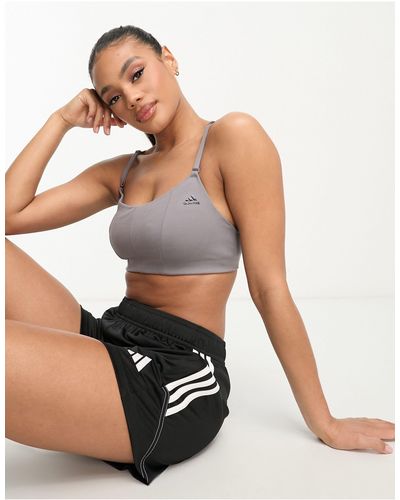 adidas Originals Adidas - yoga studio - reggiseno sportivo a supporto leggero - Bianco