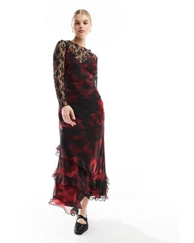 Miss Selfridge Vestido lencero con estampado floral desdibujado y diseño 2 en 1 - Rojo