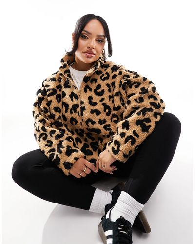 ONLY – pullover aus teddyfell mit leopardenmuster und kurzem reißverschluss - Schwarz