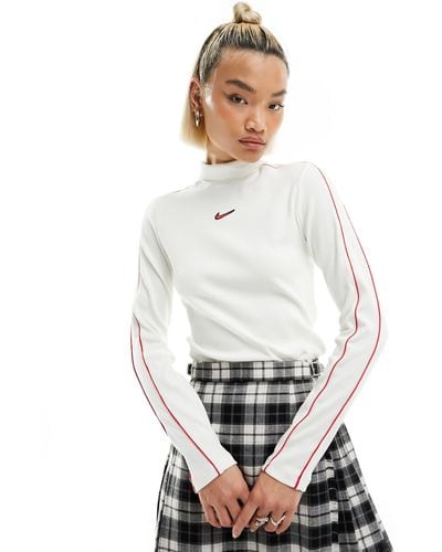 Nike Streetwear - maglietta a maniche lunghe con collo a lupetto sporco e rossa - Bianco